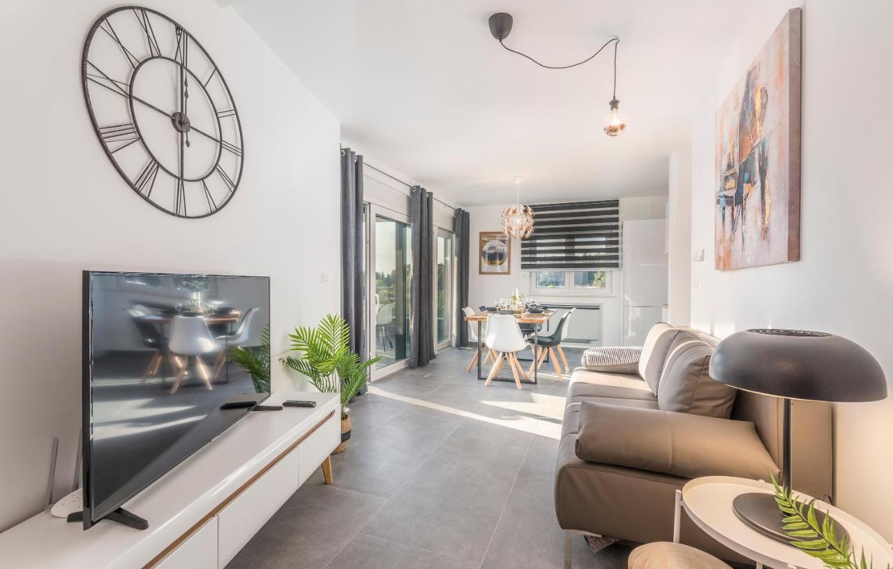 Apart Residence Galant 로비니 외부 사진